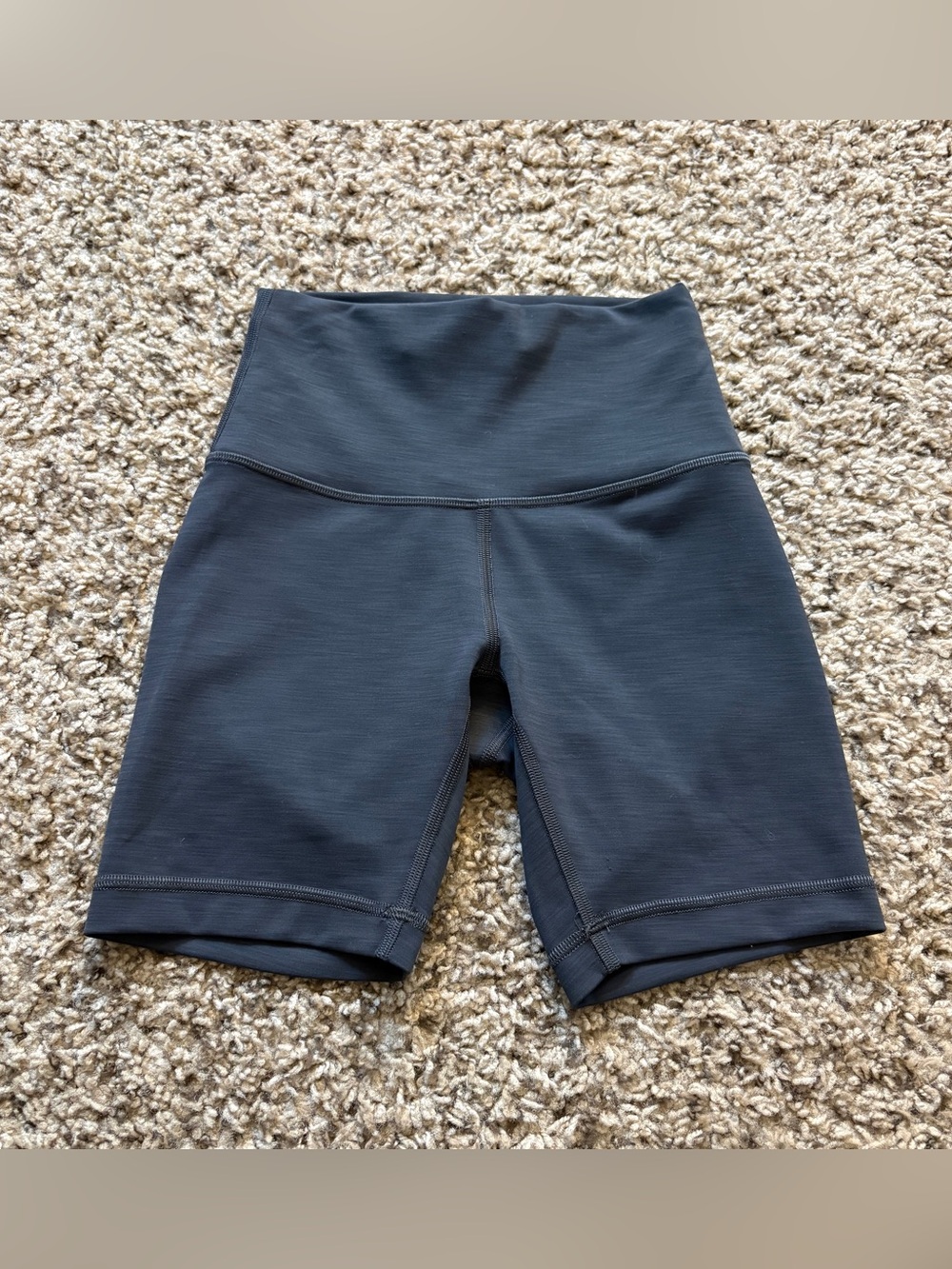 Lululemon Wunder Train High-Rise Short 6" in Grey Size Women’s 2 - XS